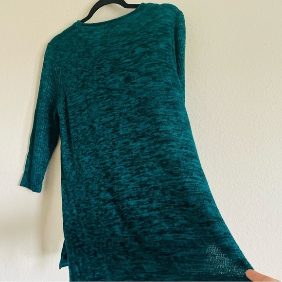 Woman’s highlow vneck sweater top size M green black ribbed sleeves soft stretch - Picture 6 of 8